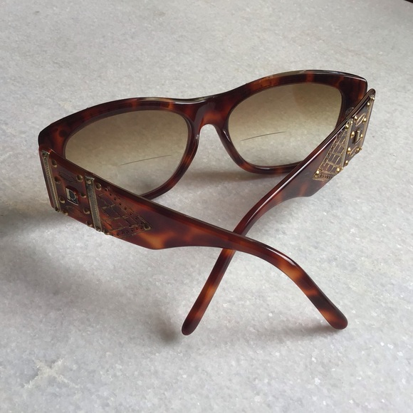Vintage Tortoise Shell Sunglasses - Picture 5 of 6